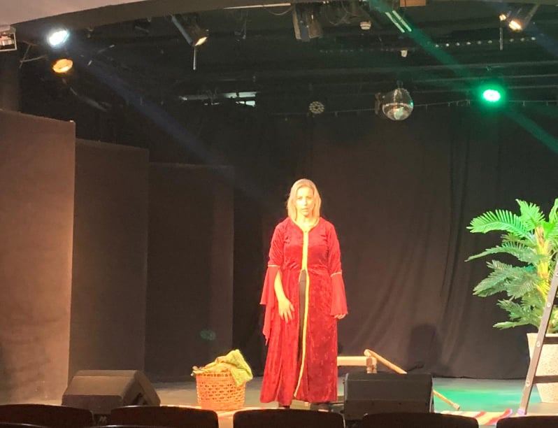 الحكواتيه حنان ابو الزلف صانعة الفرح